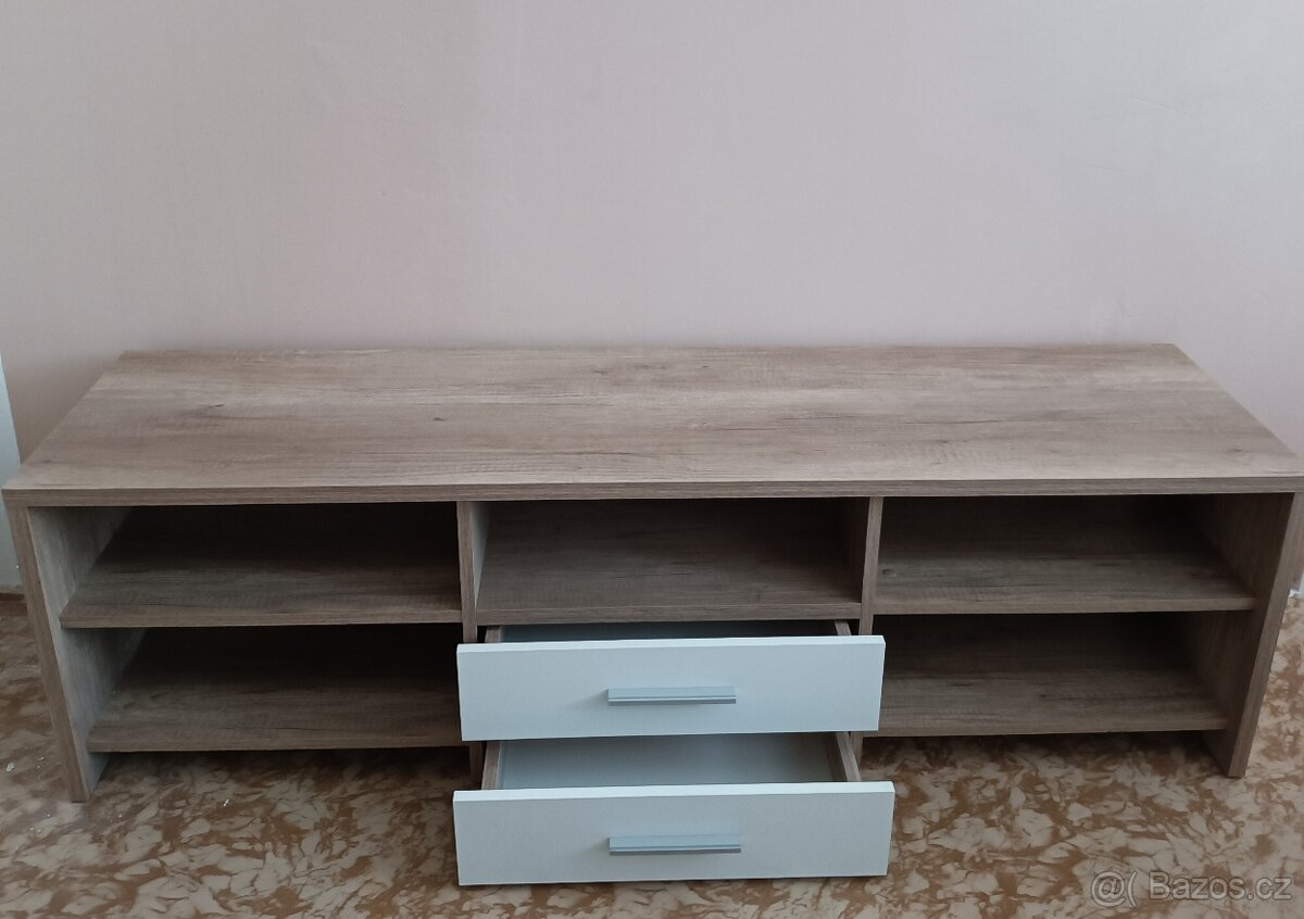Skříňka pod TV - 2