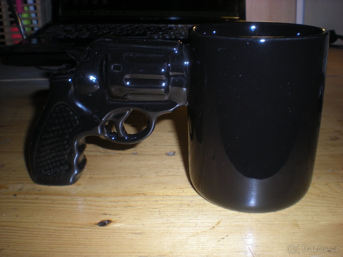 hrnek-pistole, nový - 2