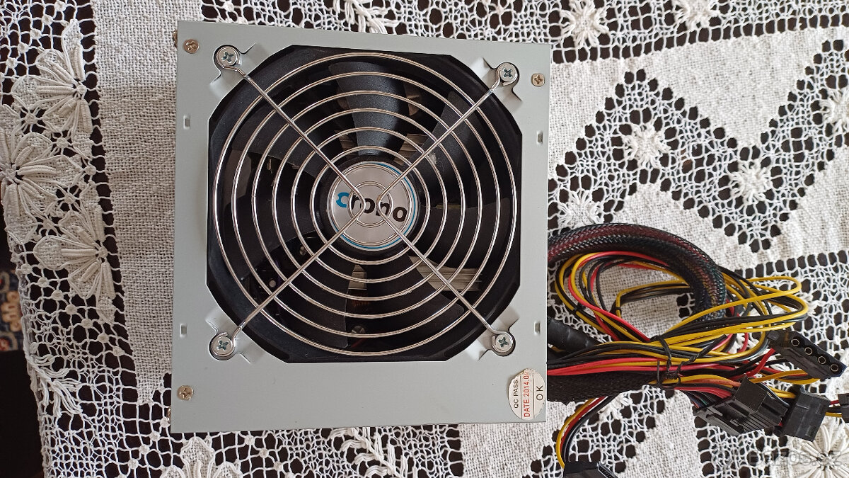 Zdroj do počítače. - 2