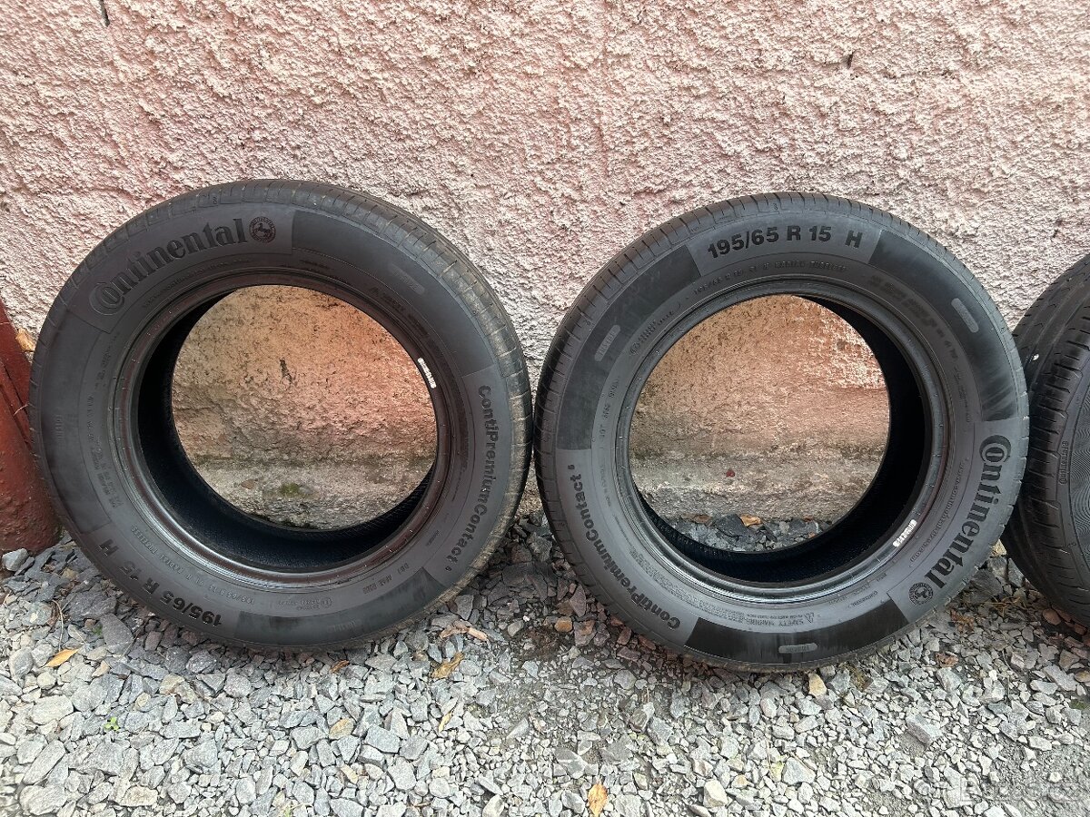 Přidám gumy 195/65/15. - 2