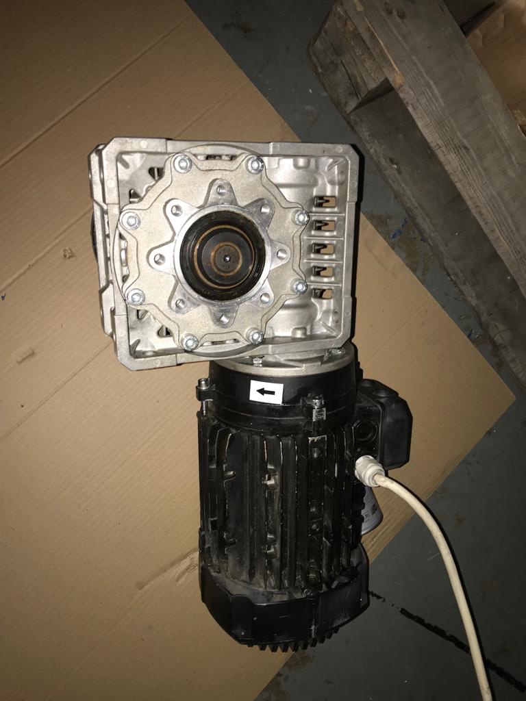 Elektromotor s převodovkou třífazový - 2