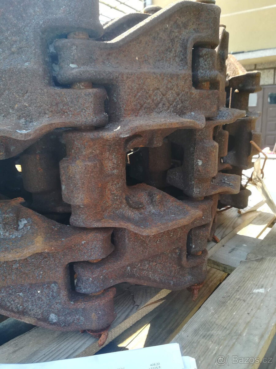 Čepy pásu, články i kompletní pásy DT-75 - 2