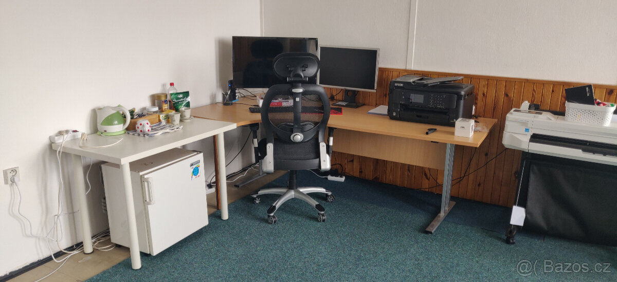 Rohový kancelářský stůl - 2
