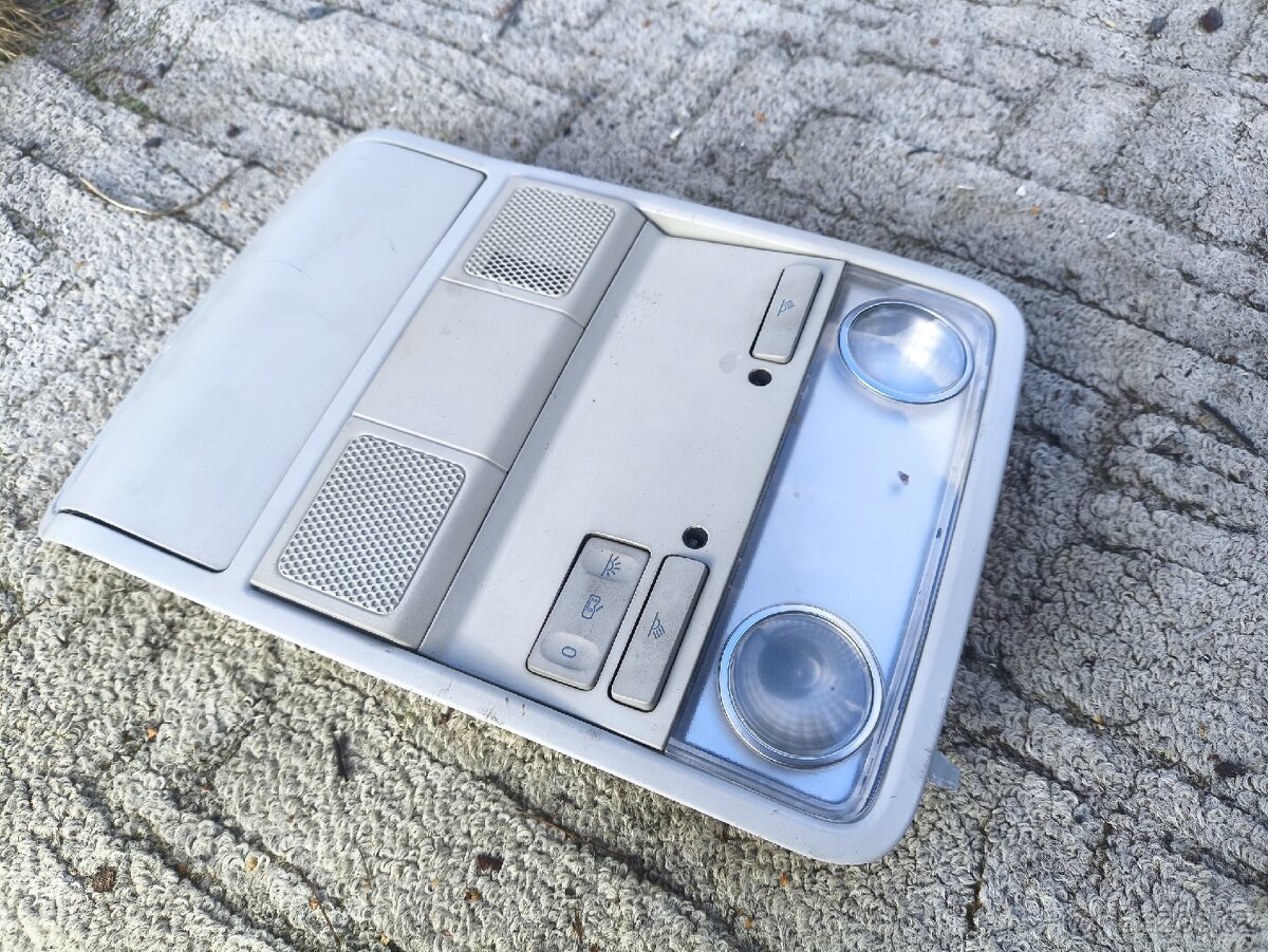 Stropní světlo s přihrádkou na brýle Passat B6 - 2