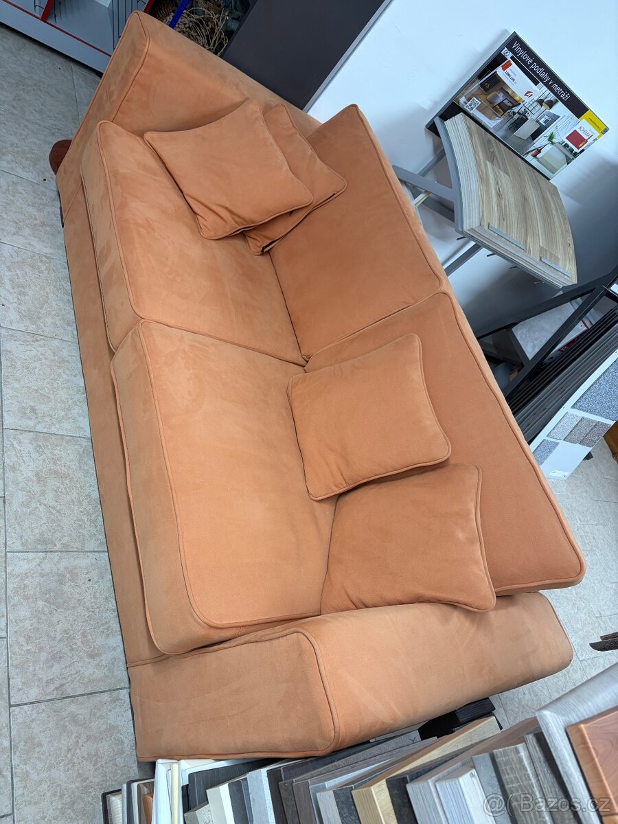 Sedačka z expozice - 2