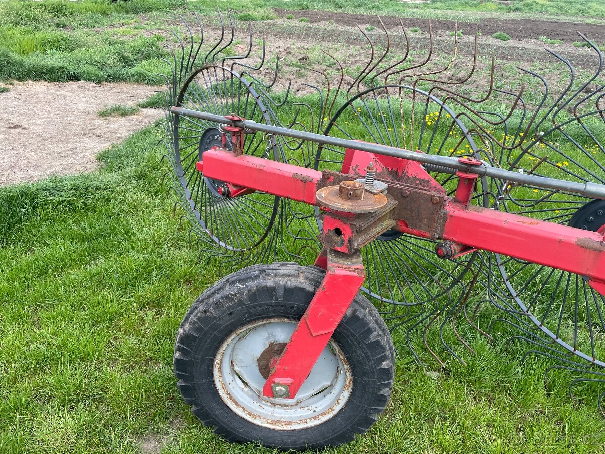 Obraceč slámy a nahrabovač sena - 2