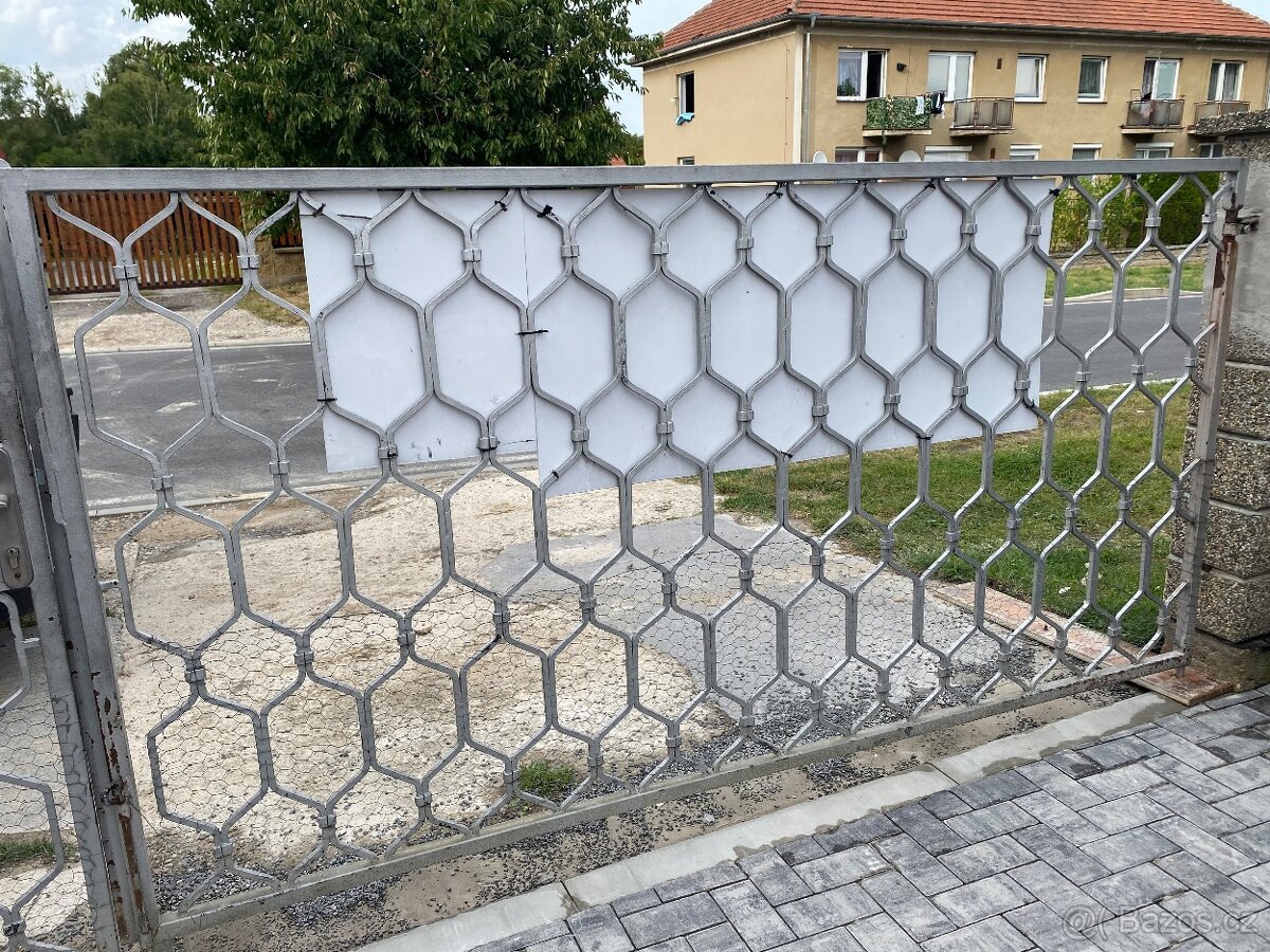 Branka s bránou + plot 4 kusy barva šedá materiál kov - 2