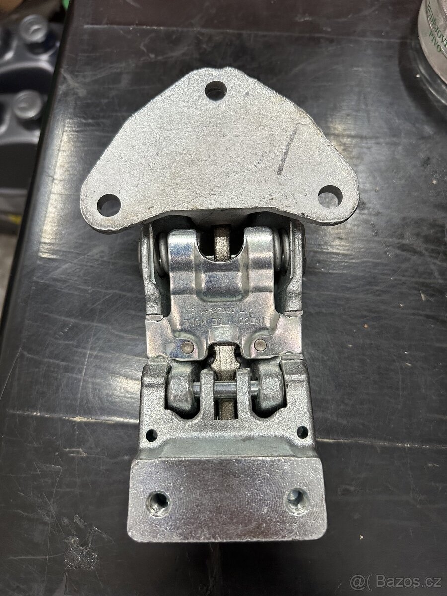 Pant zadních dveří Iveco - 2