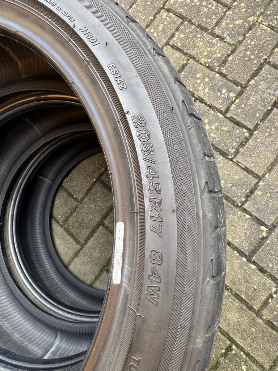 Bridgestone 205/45/17 - 2