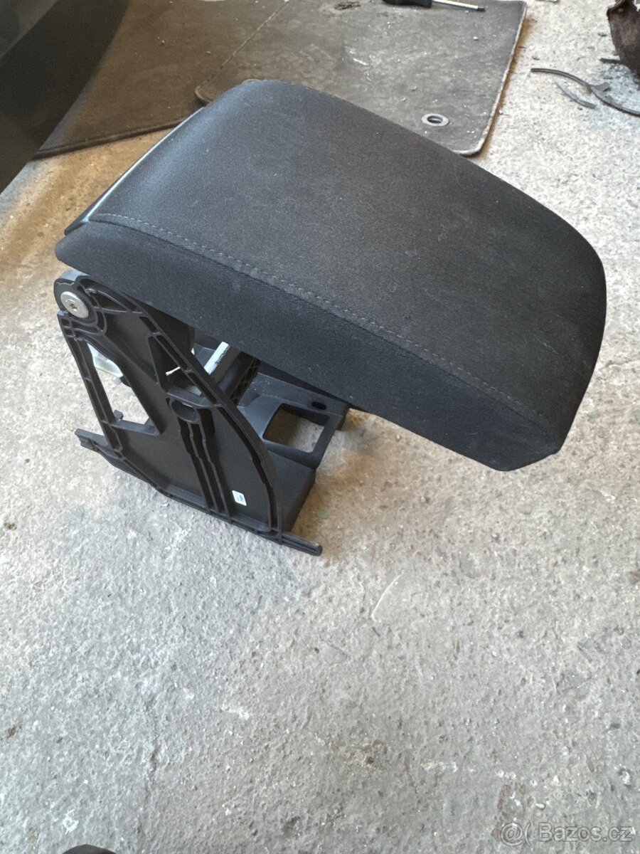 Loketní opěrka Škoda Octavia 3 - 2