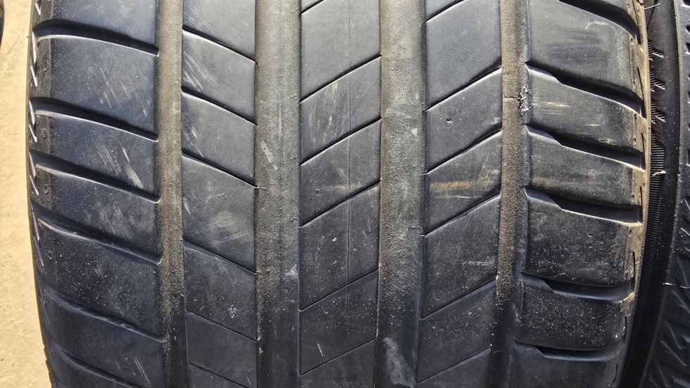Letní pneu 245/45/18 Bridgestone - 2