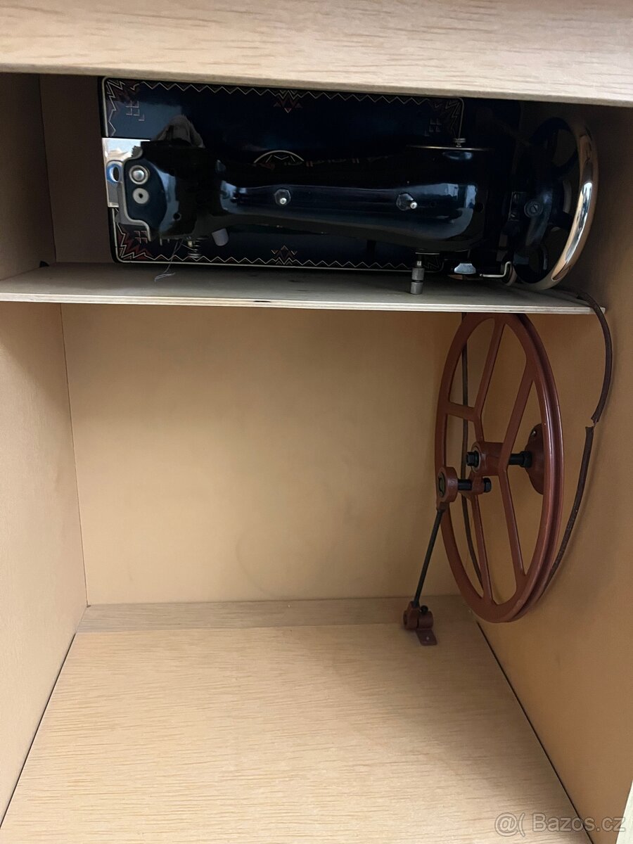 Šicí stroj Lada - 2