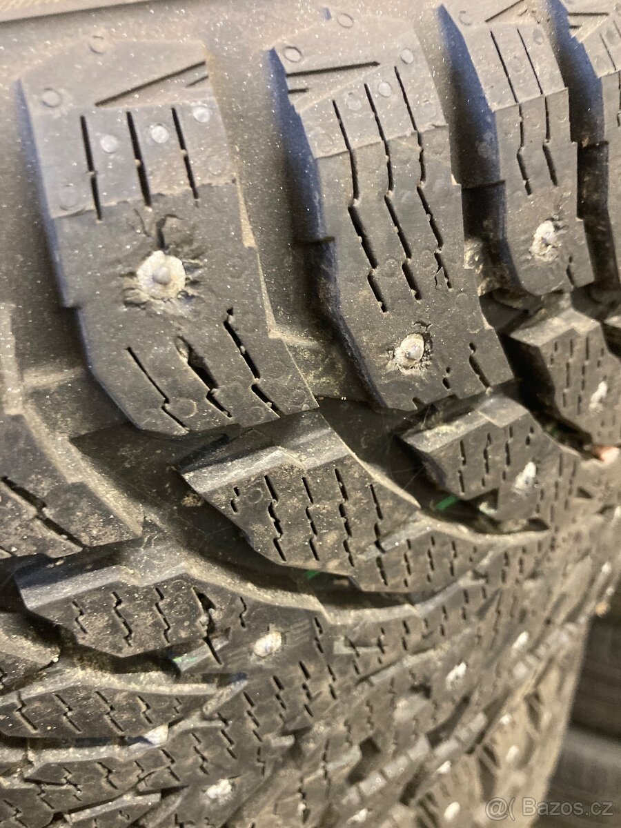 Pneu s hroty Nokian - 2