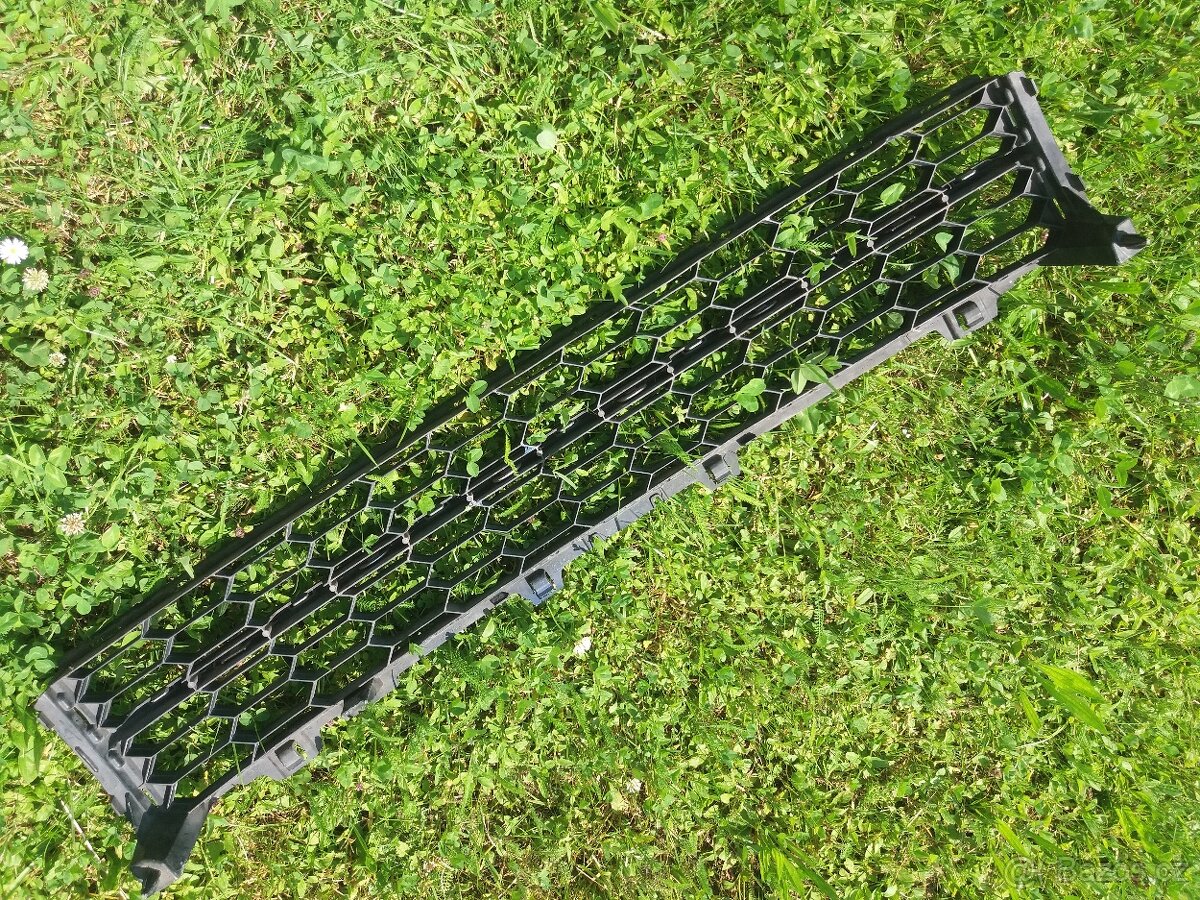 SUPERB III. - MŘÍŽKA NÁRAZNÍKU 3V0 853 677 - 2