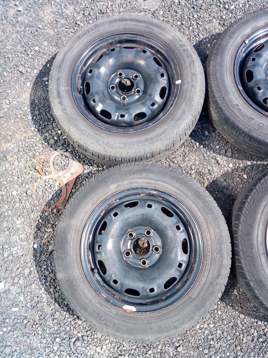 Sada kol 5x100, ET 35 vč. pneu Barum 165/70 R 14 - 2