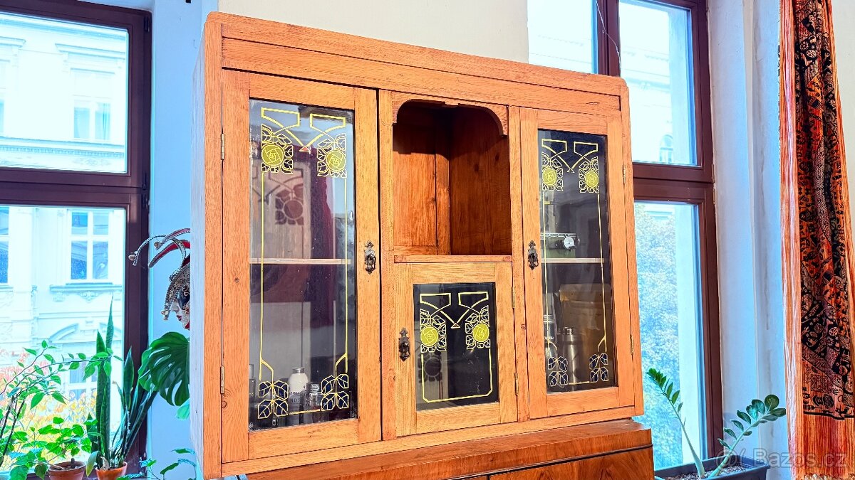 Horní část kredence - příborníku - 2