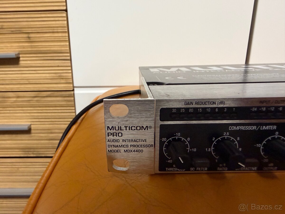 Behringer MDX4400 - 2