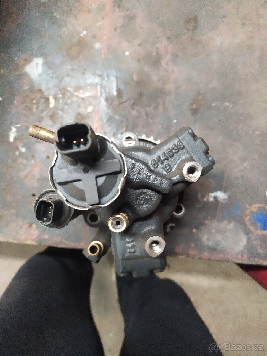 Peugeot 307 2,0HDI čerpadlo - 2