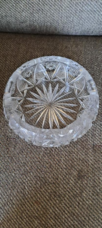 Broušený popelník Nová cena 250,- Kč - 2