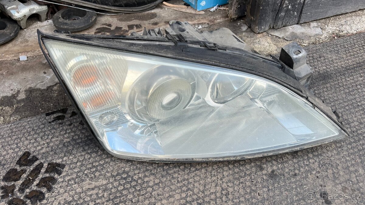 xenonová světla ford Mondeo - 2