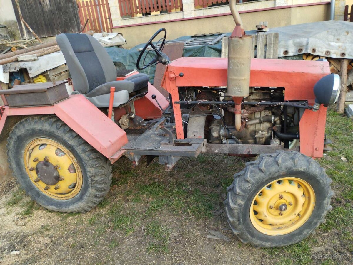 Prodám traktůrk+vlek - 2