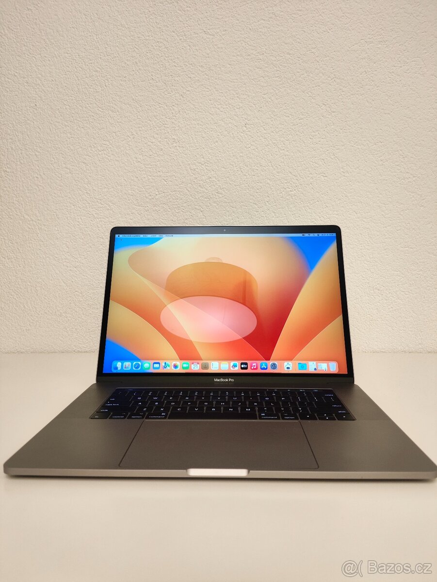 MacBook Pro 15 2017 | i7 • 16GB • 256GB SSD - 2