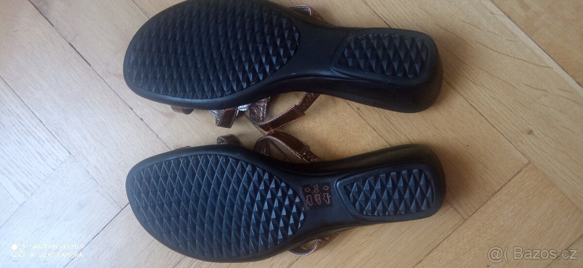 Dámské pantofle s ozdobou - 2