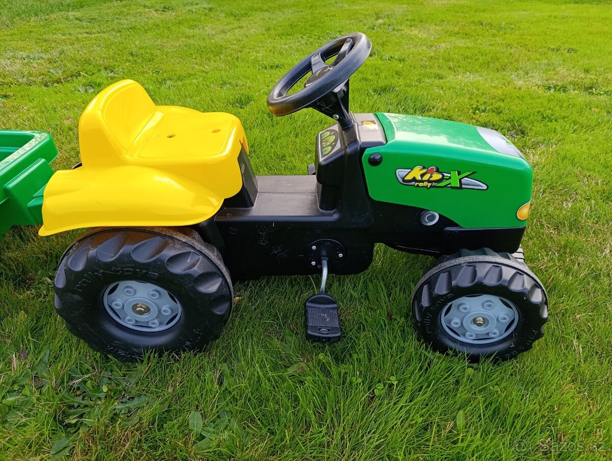 dětský šlapací traktor s vlekem - 2