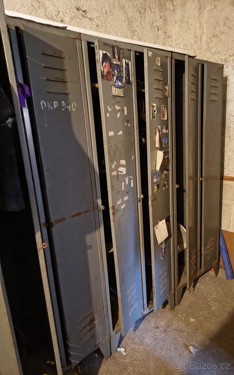 Šatní skříňky - 14 kusů, možno jednotlivě - 2