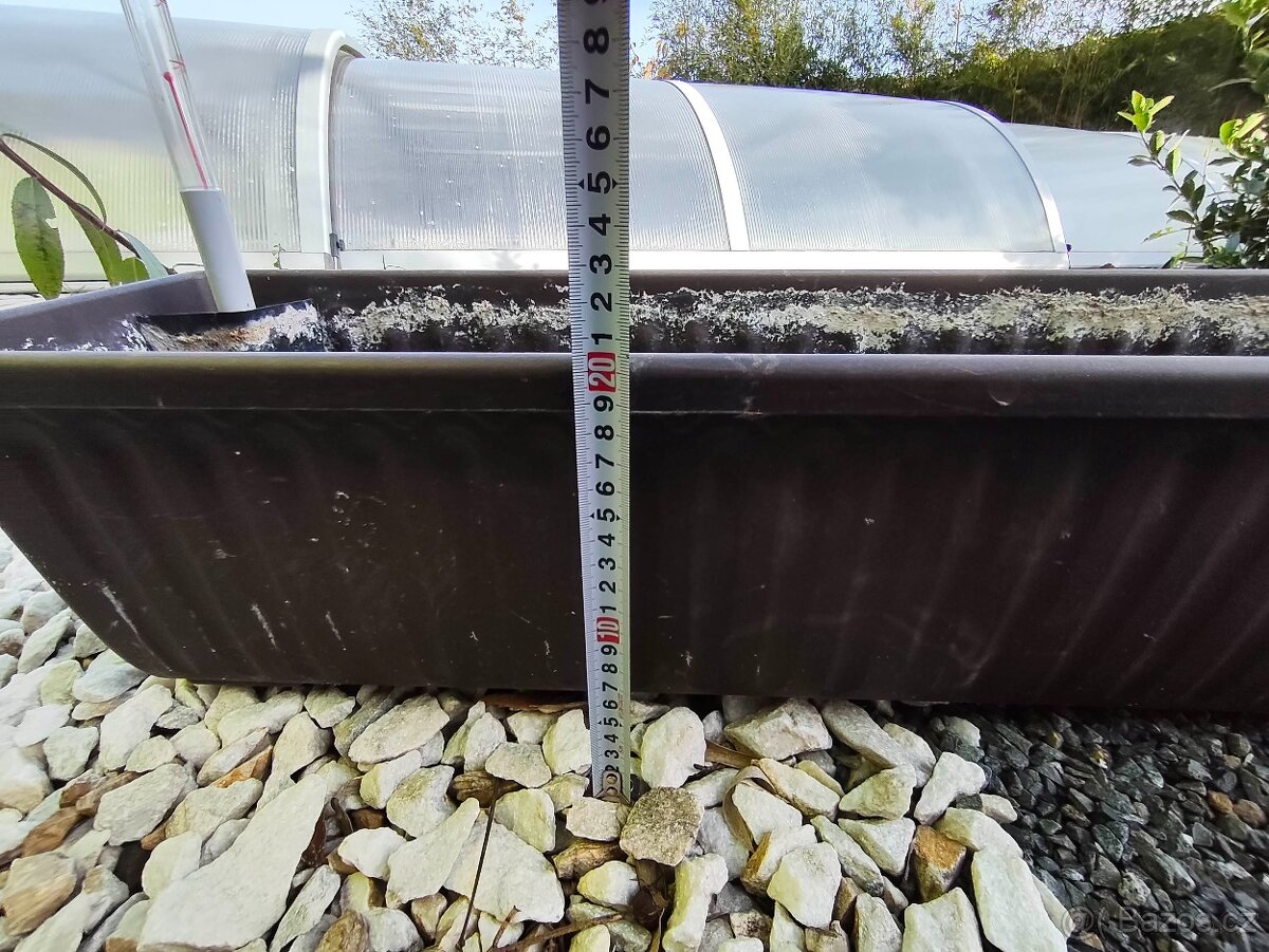 Velký truhlík na parapet 79x20x20cm hnědý květináč samozavla - 2