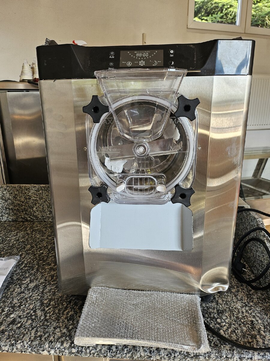 Nový výrobník zmrzliny YKF 618 - 2