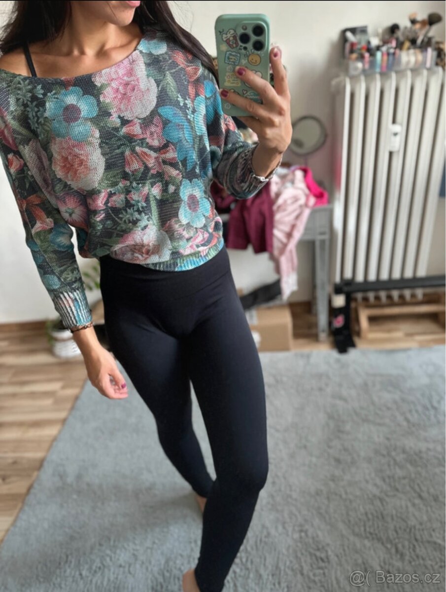 Květovaný svetr - 2