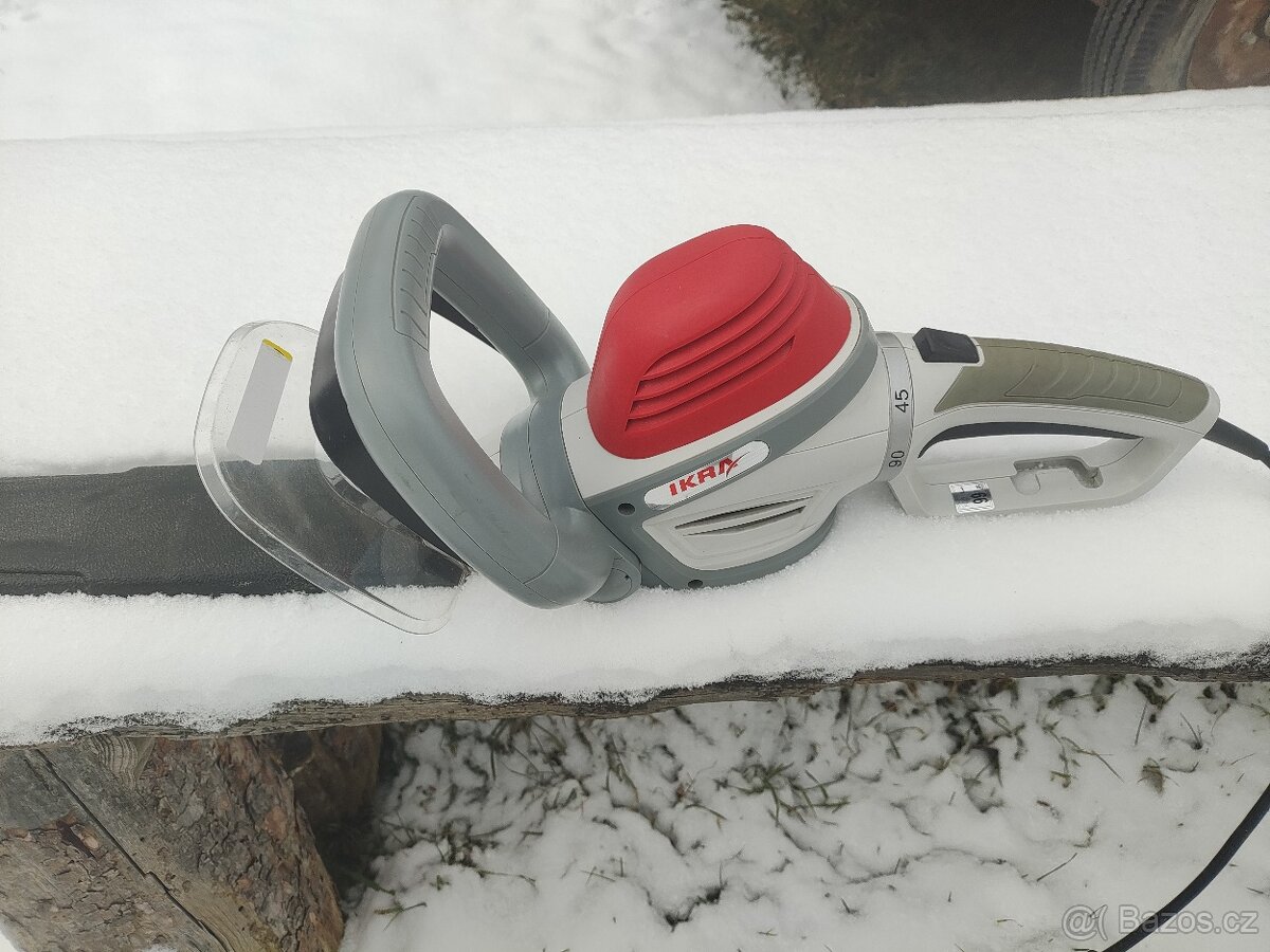 Elektricke nuzky na plot. - 2