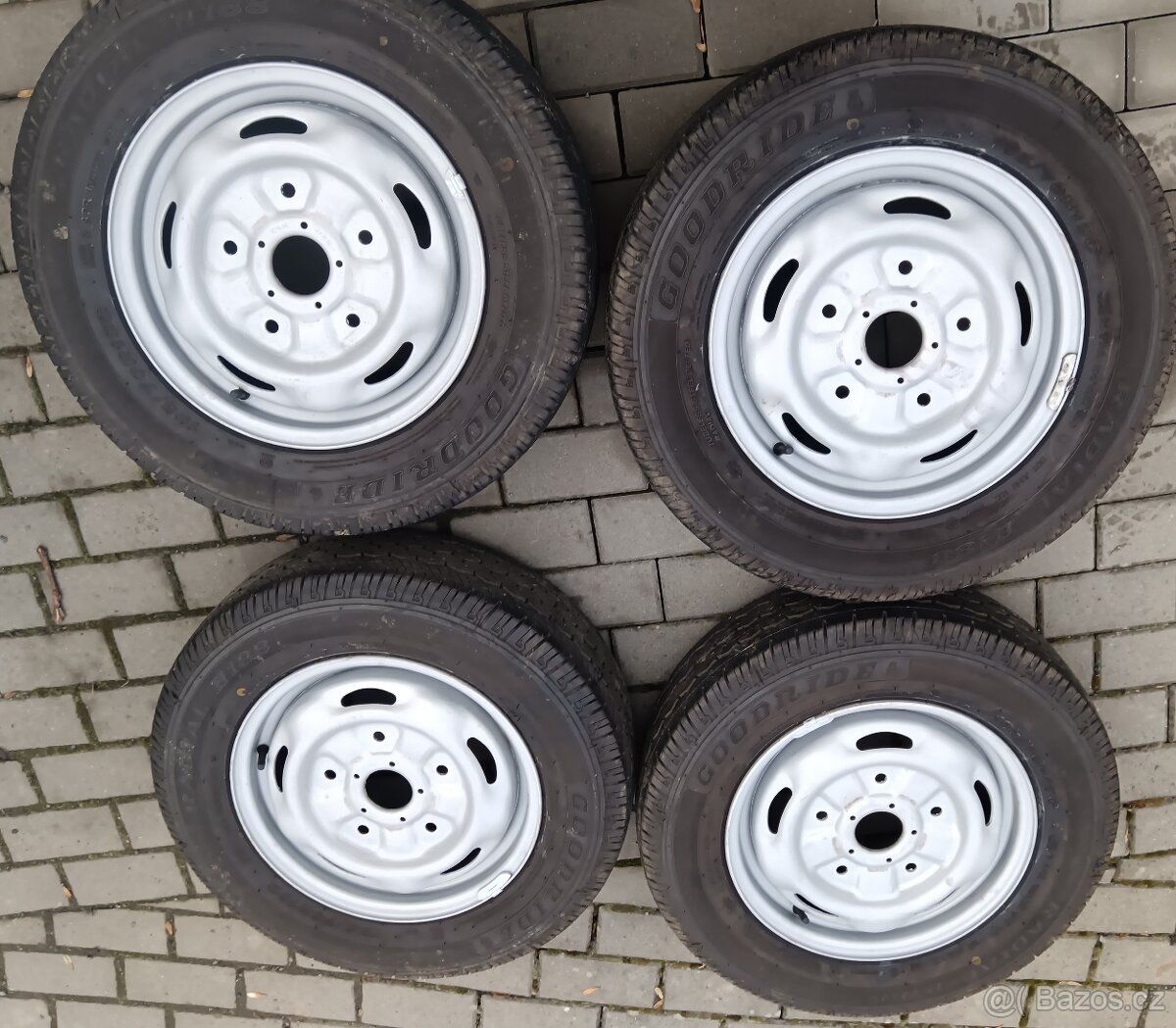 Prodám pneu +plechové disky ford transit. - 2