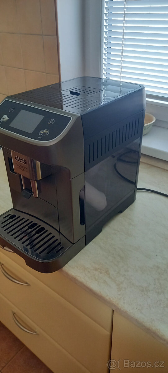 Prodám DeLonghi Magnifica Plus ECAM320.70TB - 2