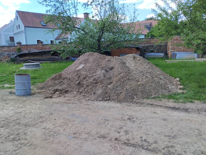 kámen a hlína za odvoz - 2