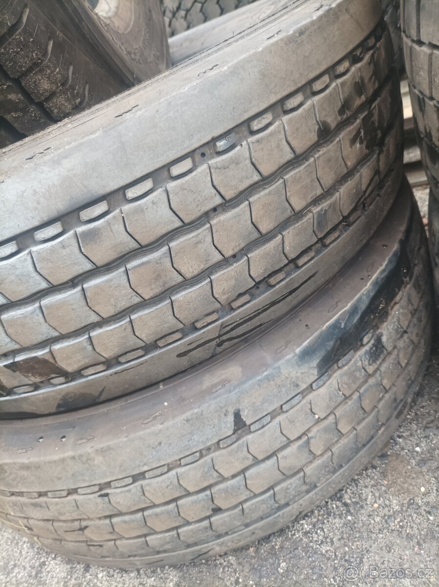 pneu vodící Michelin 225 75 17,5 - 2