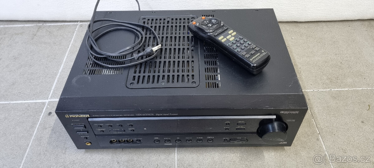 Zesilovač Pioneer VSX-607 RDS - 2