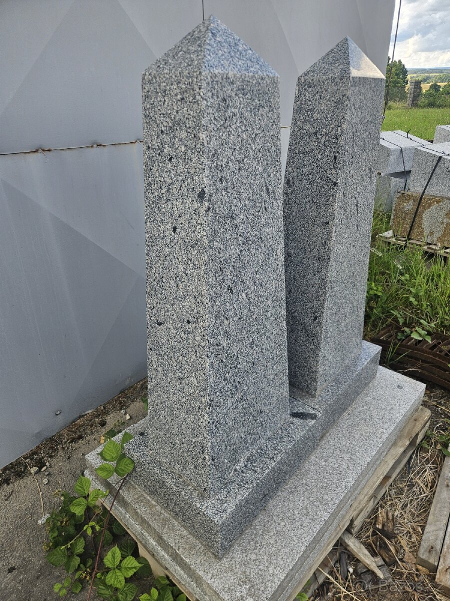Žulové pyramidy, pomníčky dekorace - 2