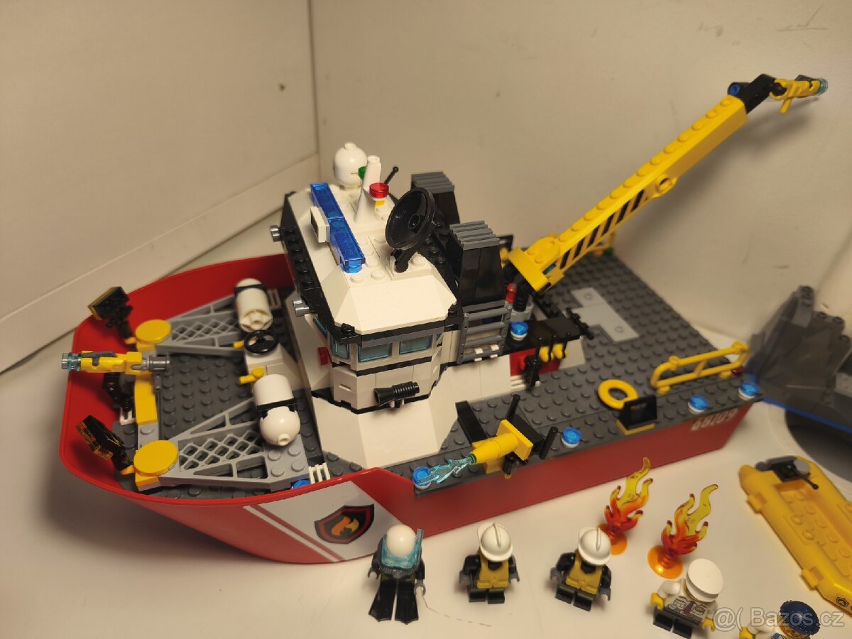 LEGO 60109 City Hasičský člun - 2