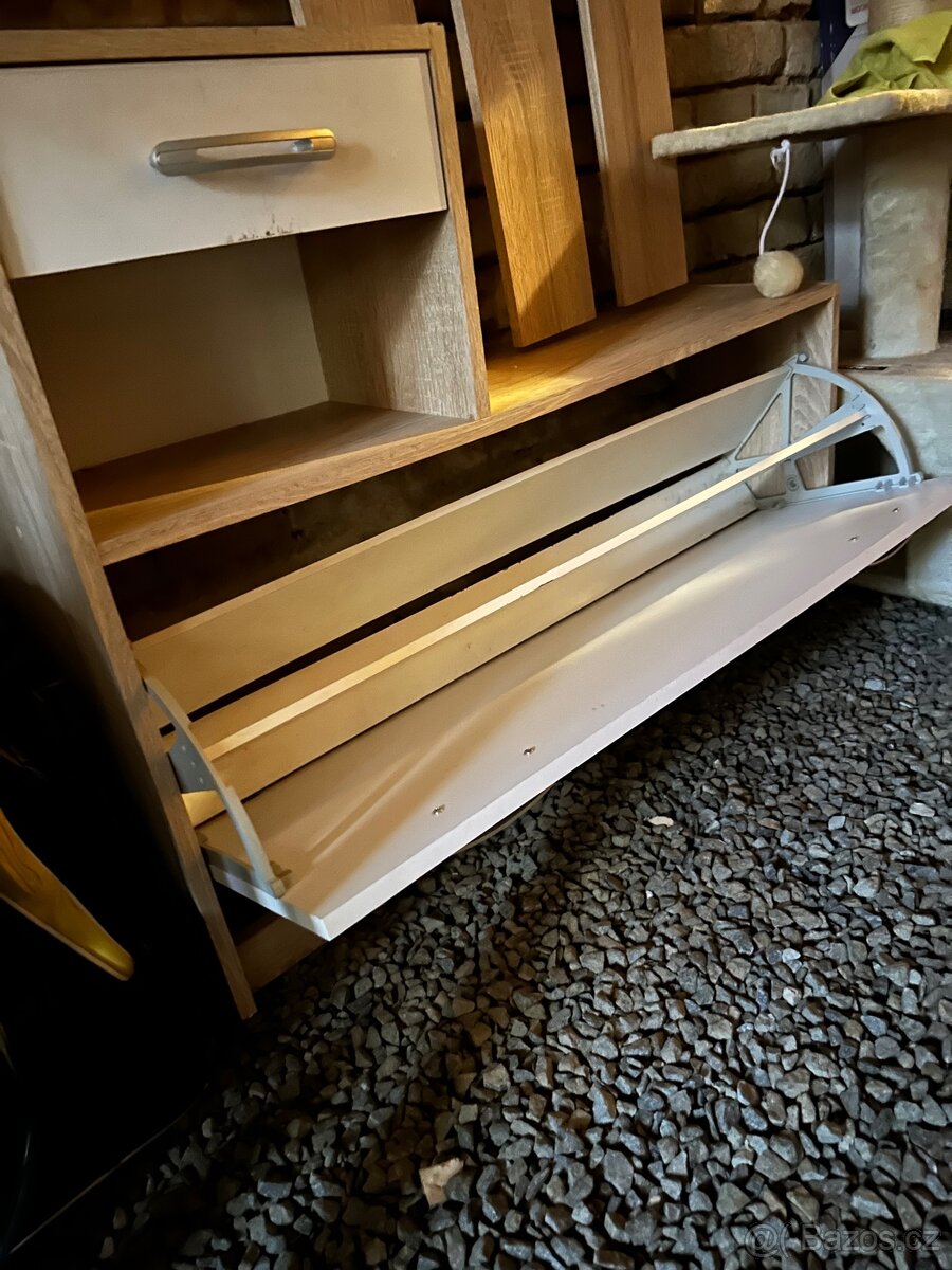 Botník s šatnou - 2