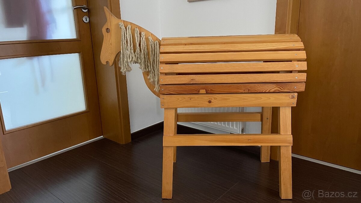 Dřevěný kůň velký - 2