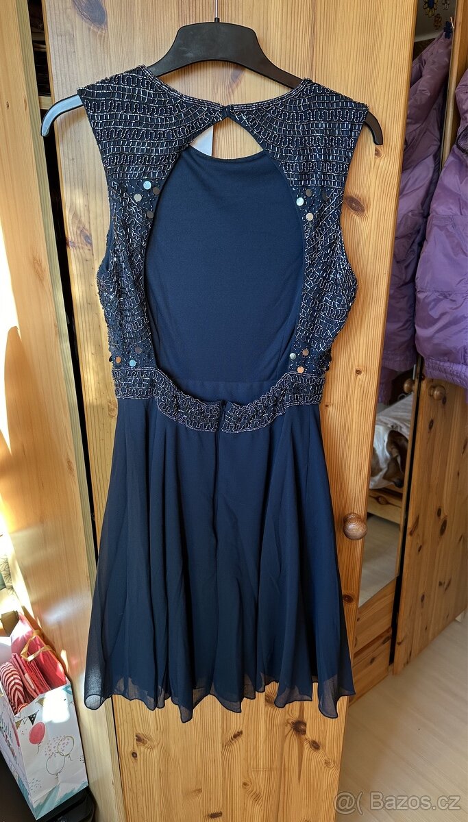 Flitrované plesové šaty s odhalenými zády vel. S - 2