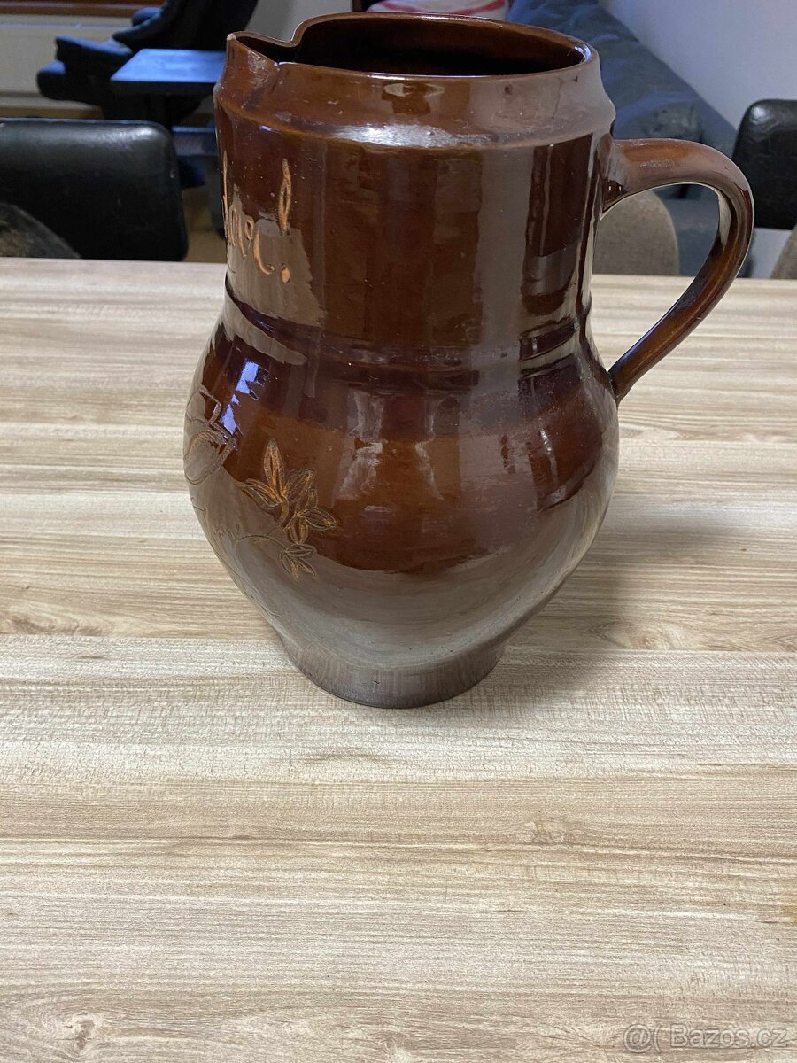 Keramický džbán „Lovu zdar“ – značený KK (Keramo Kožlany) - 2