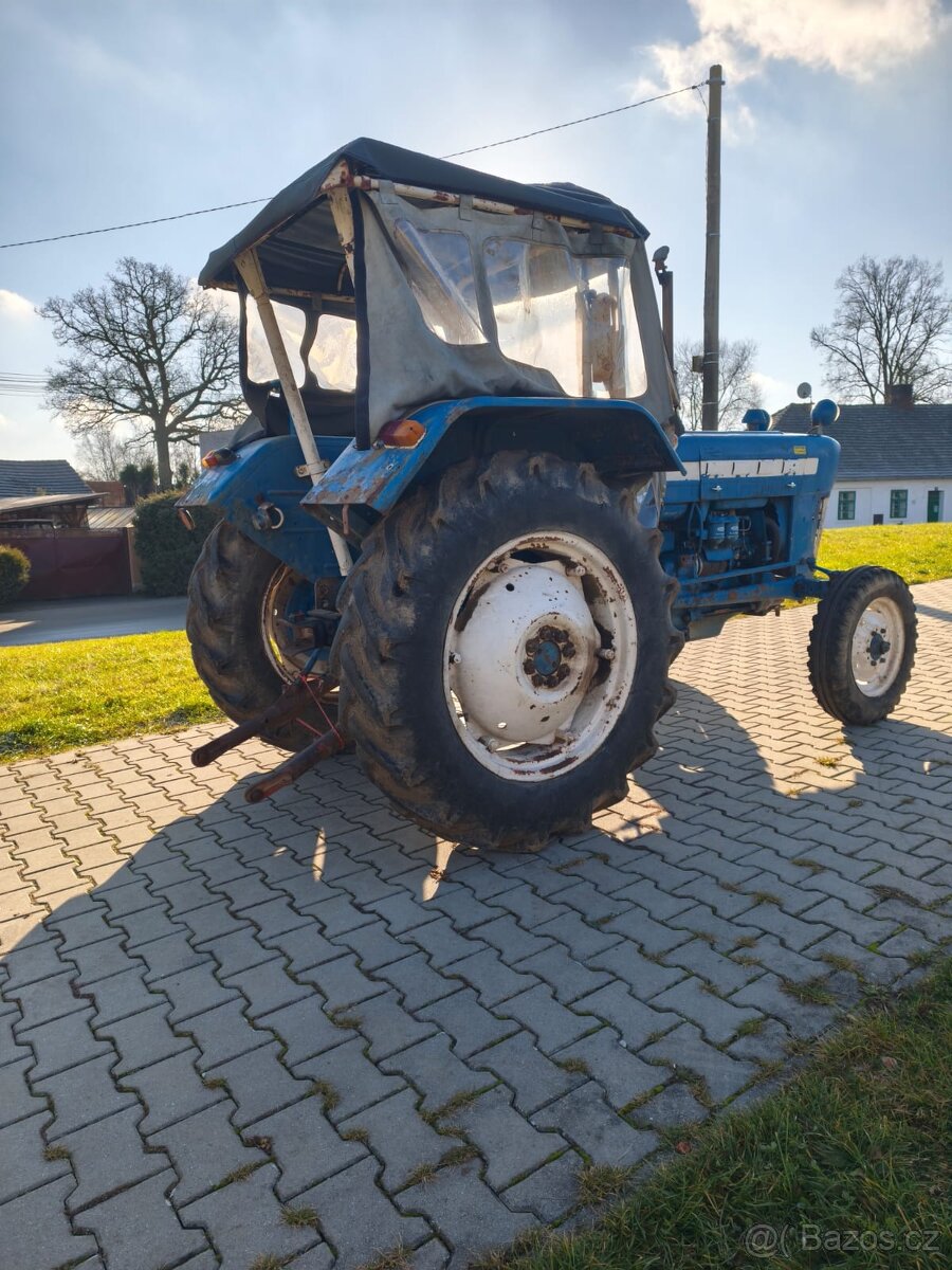 Traktor Ford 2000 39 HP - 2