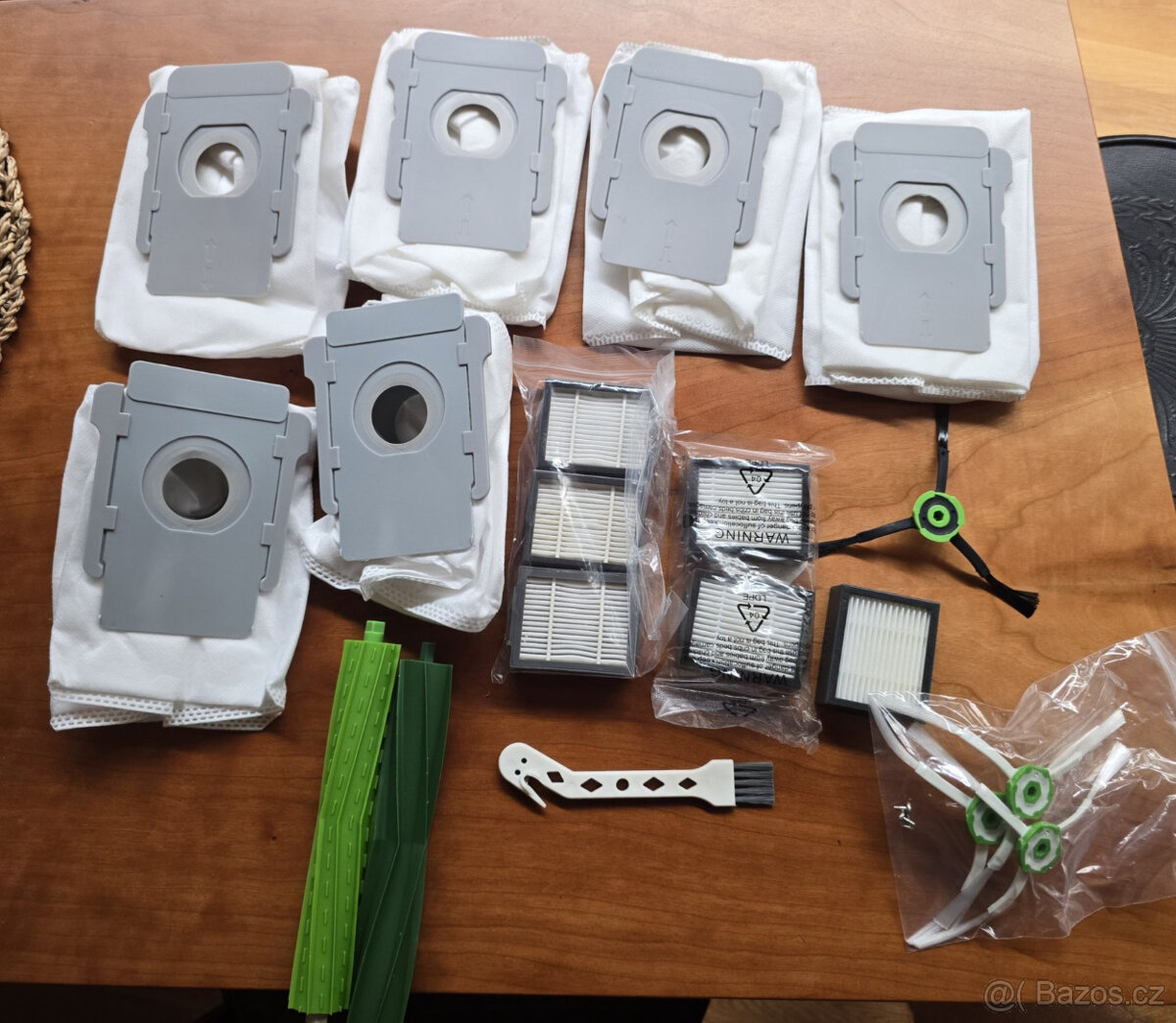 Robotický vysavač iRobot Roomba j7+ včetně příslušenství - 2