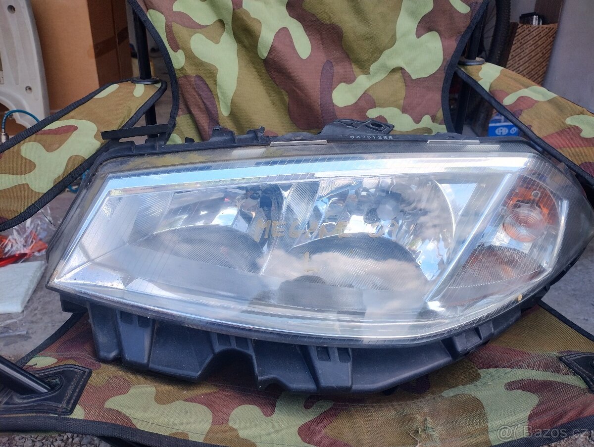 Přední světlo na Renault Megane - 2