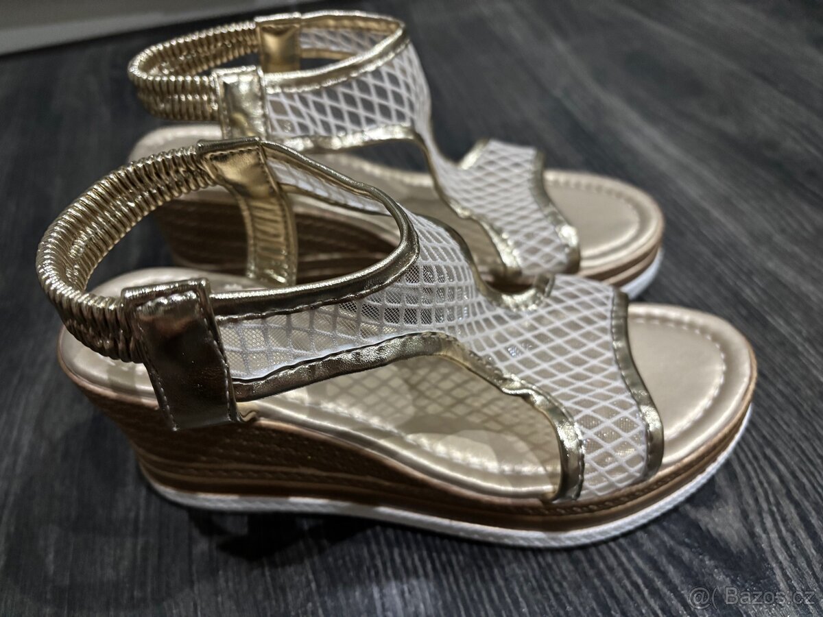 Boty na klínku vel 35 - 2