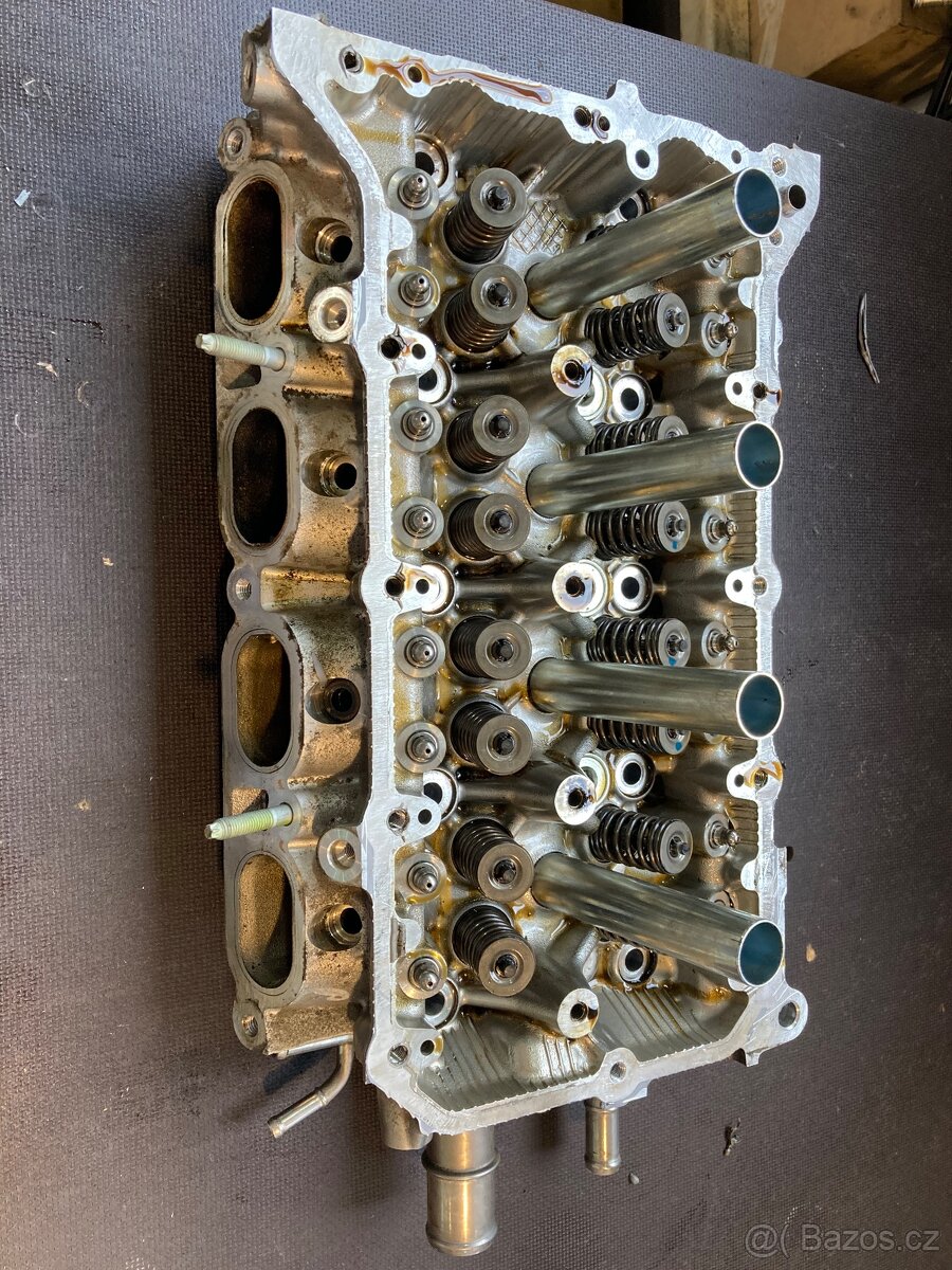 Hlava válců Toyota Verso 1.8 - 2