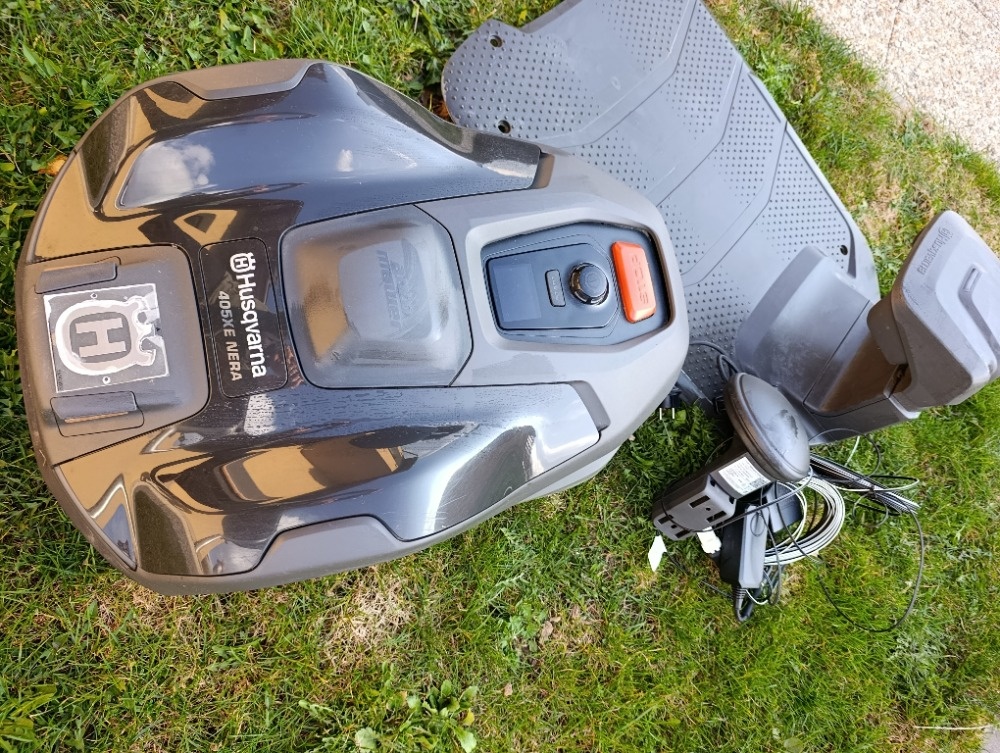 Robotická sekačká Husqvarna Automover 405XE NERA, v záruce - 2